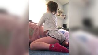 learning to shake that ass early ????